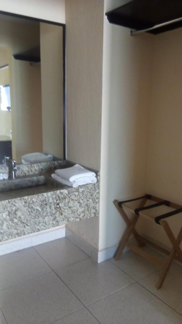 Jalyd Inn Irapuato Extérieur photo